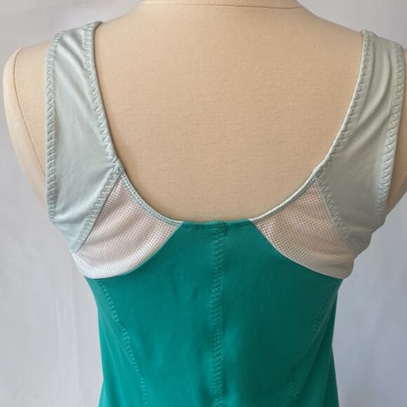 Nike Top | Swoosh Green White Colorblock Perforated Tank Women Size Medium - Picture 5 of 9